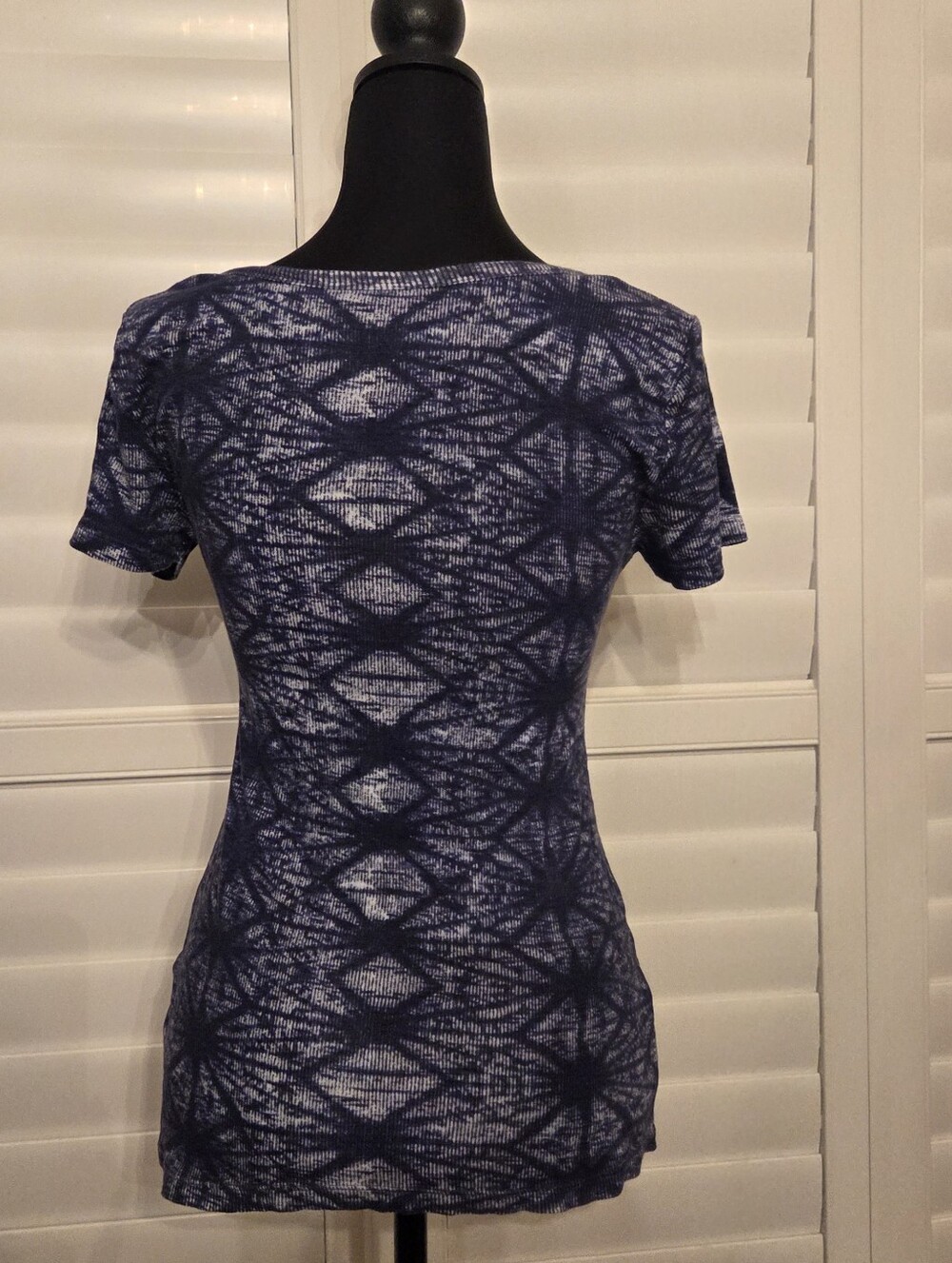 Lucky Brand Navy Tie-Dye Henley Scoop Neck Short Sleeve Top Size M - Picture 12 of 12